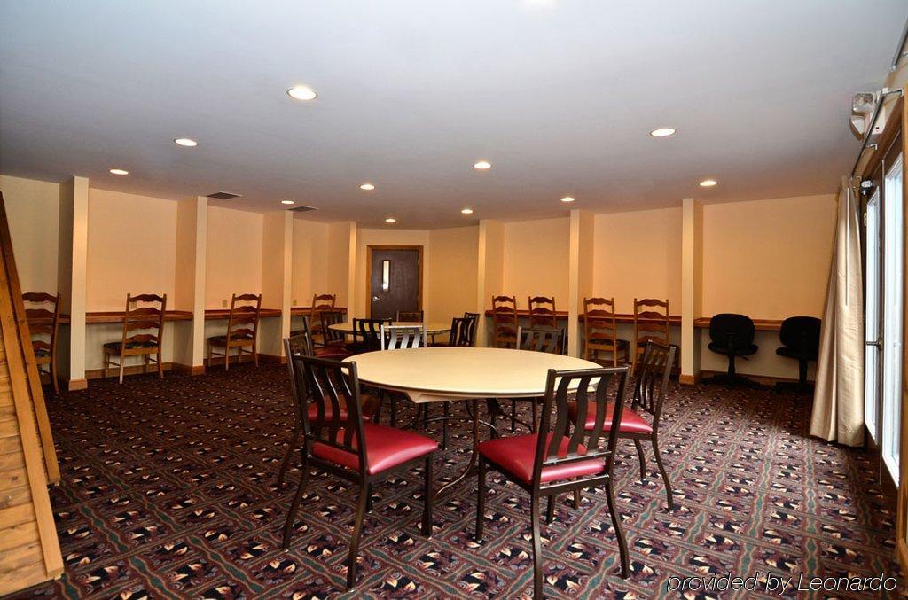 מקינאו סיטי Best Western Plus Dockside Waterfront Inn מראה חיצוני תמונה