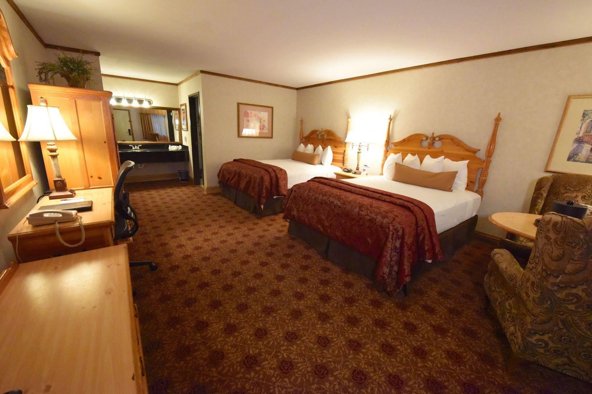 מקינאו סיטי Best Western Plus Dockside Waterfront Inn מראה חיצוני תמונה