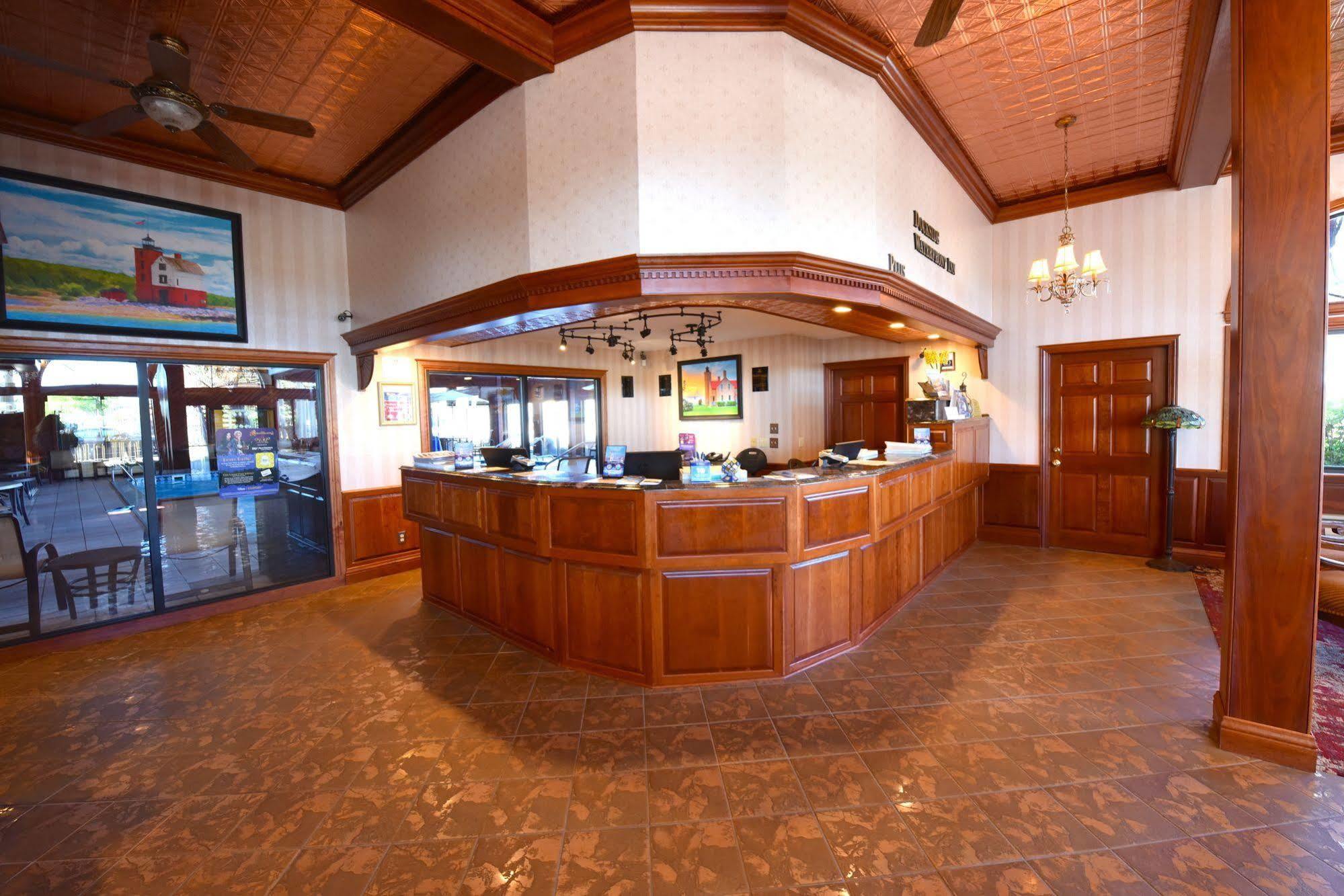 מקינאו סיטי Best Western Plus Dockside Waterfront Inn מראה חיצוני תמונה